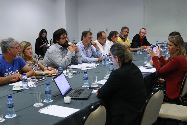 Empregados da Caixa reivindicam respeito e valorização em mesa de negociação