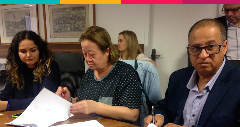 Financiários assinam acordo