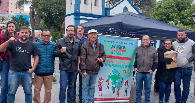 Mesmo com chuva e frio, comitê de luta se faz presente em São Bernardo