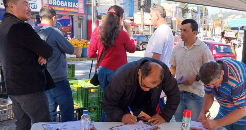 Comitê de luta faz atividade na Vila Luzita, em Santo André