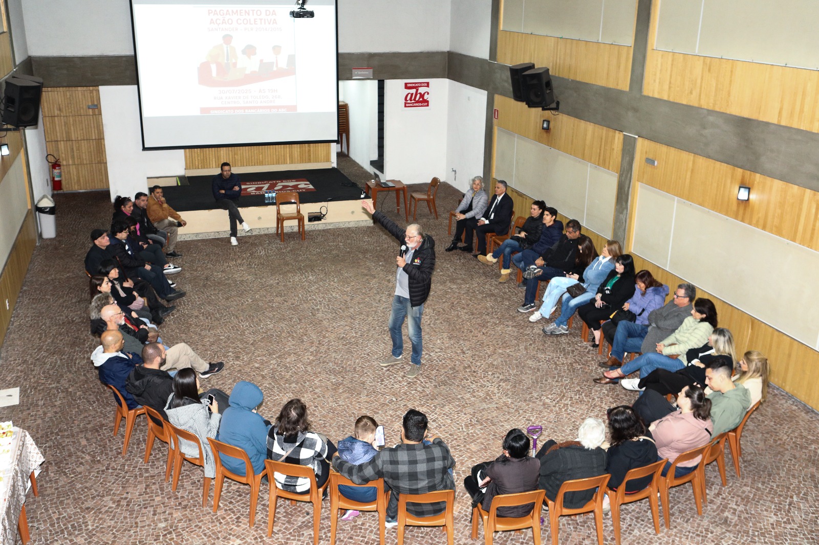 Sindicato vence ação e bancários do Santander recebem pagamento