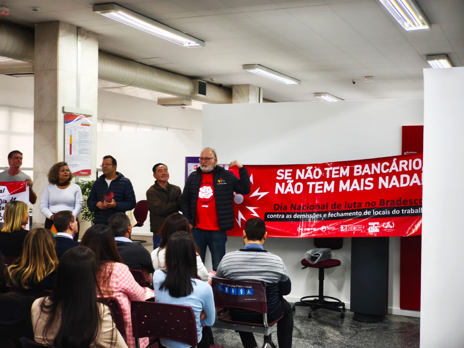 Dia de Luta no Bradesco denuncia demissões e fechamento de agências