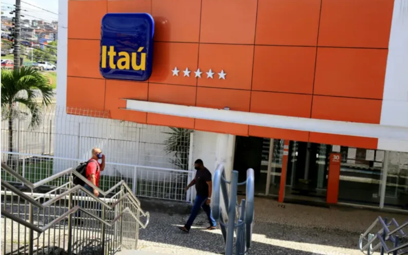 ‘Trabalhei sete dias seguidos e até de madrugada’, diz demitido do Itaú em home office
