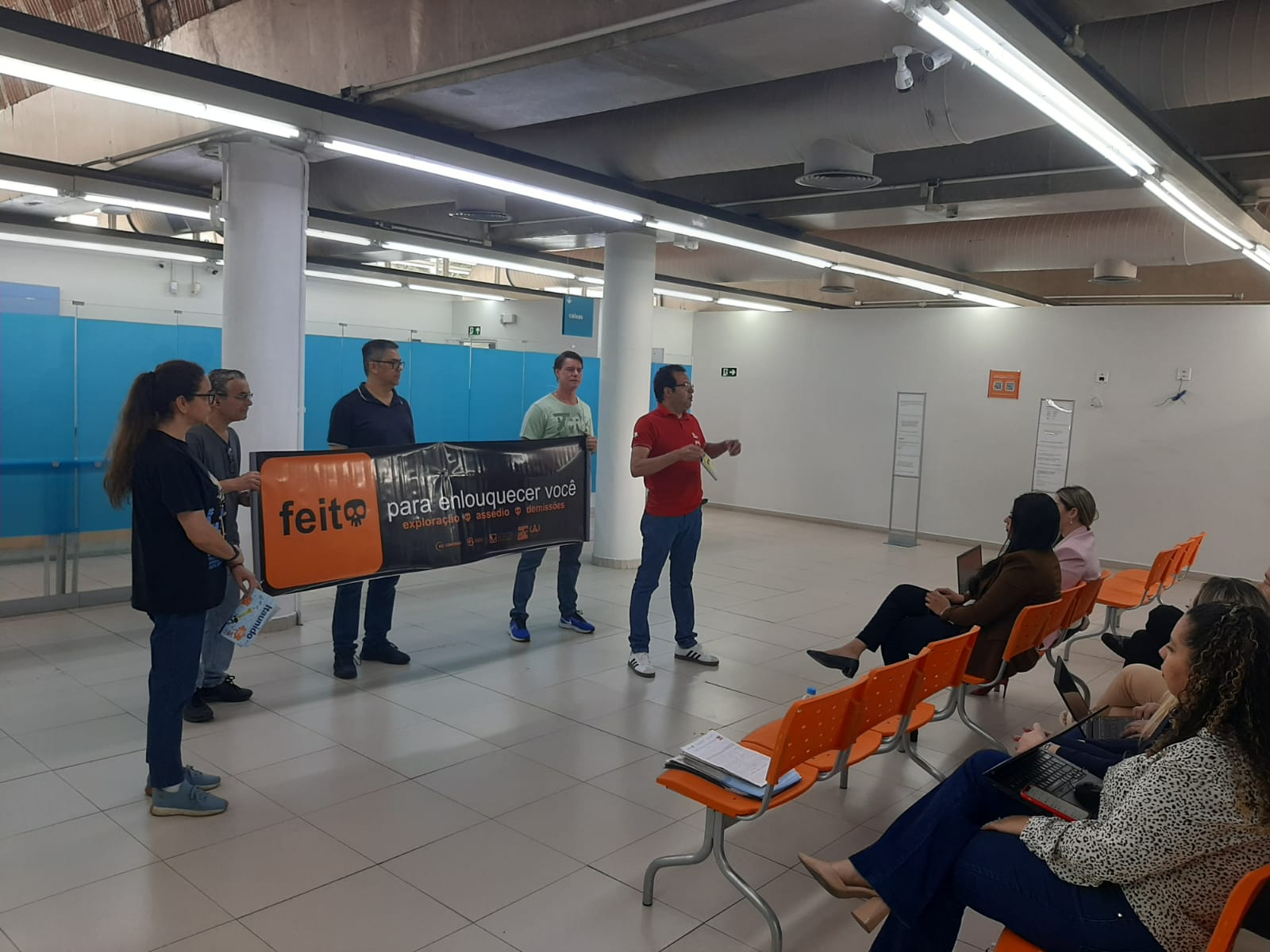 Dia Nacional de Luta no Itaú: Sindicato faz atividade em Diadema