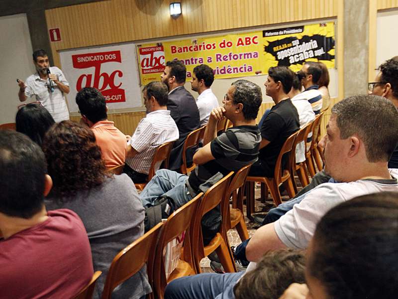 Debate sobre Saúde Caixa com Plínio Pavão (membro do GT Saúde Caixa) no Centro de Formação dos Bancários do ABC. Rua Xavier de Toledo, 268 - Centro de Santo André/SP. Brasil_26_09_2017. Fotos Dino Santos.