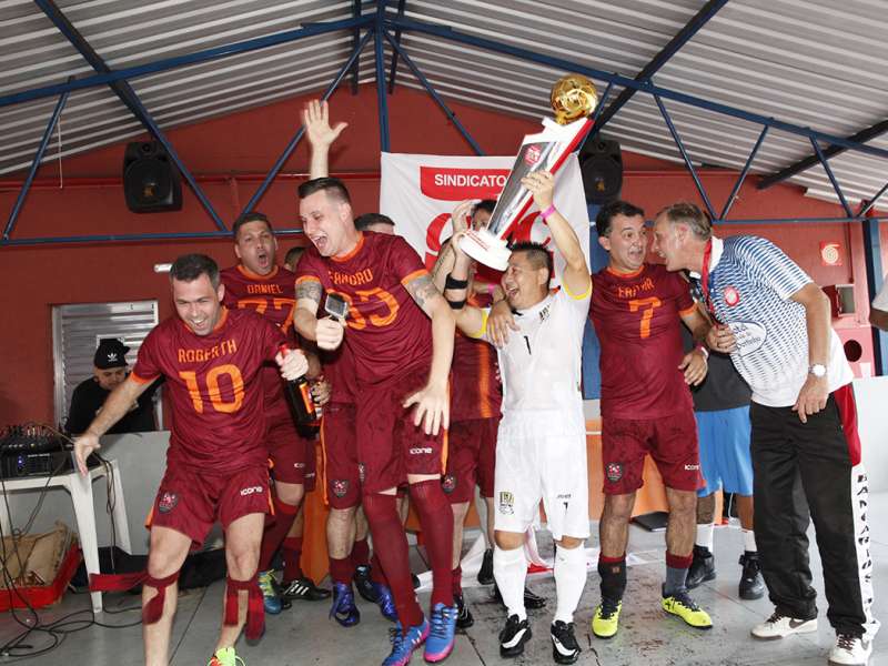 Final do campeonato de Futebol Society dos Bancários do ABC realizado no Top Spin & Big Ball. Avenida  Piraporinha, 414 - Planalto - São Bernardo/SP. Brasi_28_10_2017. Fotos Dino Santos.