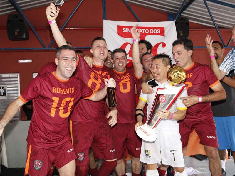 Final do campeonato de Futebol Society dos Bancários do ABC realizado no Top Spin & Big Ball. Avenida  Piraporinha, 414 - Planalto - São Bernardo/SP. Brasi_28_10_2017. Fotos Dino Santos.