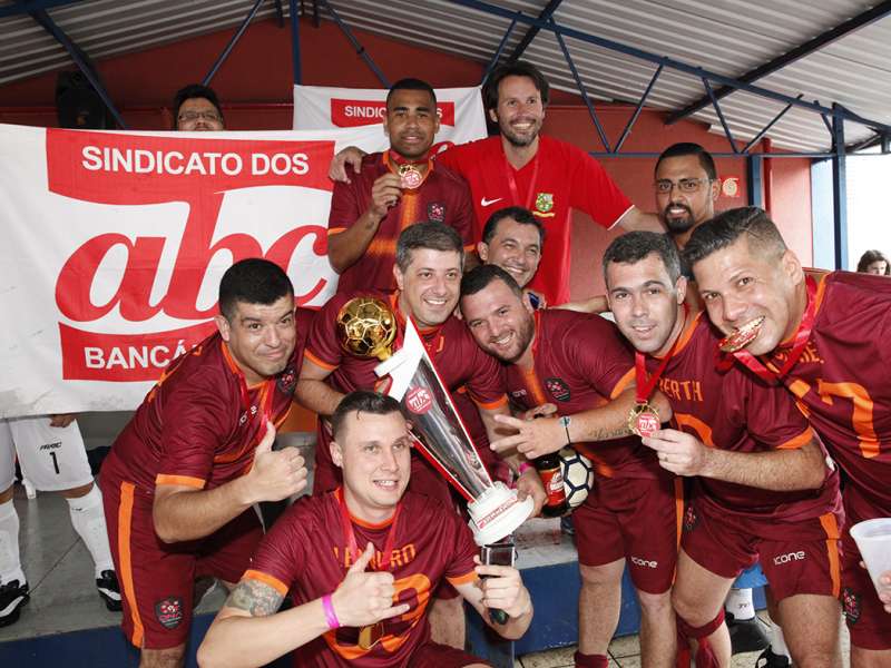 Final do campeonato de Futebol Society dos Bancários do ABC realizado no Top Spin & Big Ball. Avenida  Piraporinha, 414 - Planalto - São Bernardo/SP. Brasi_28_10_2017. Fotos Dino Santos.