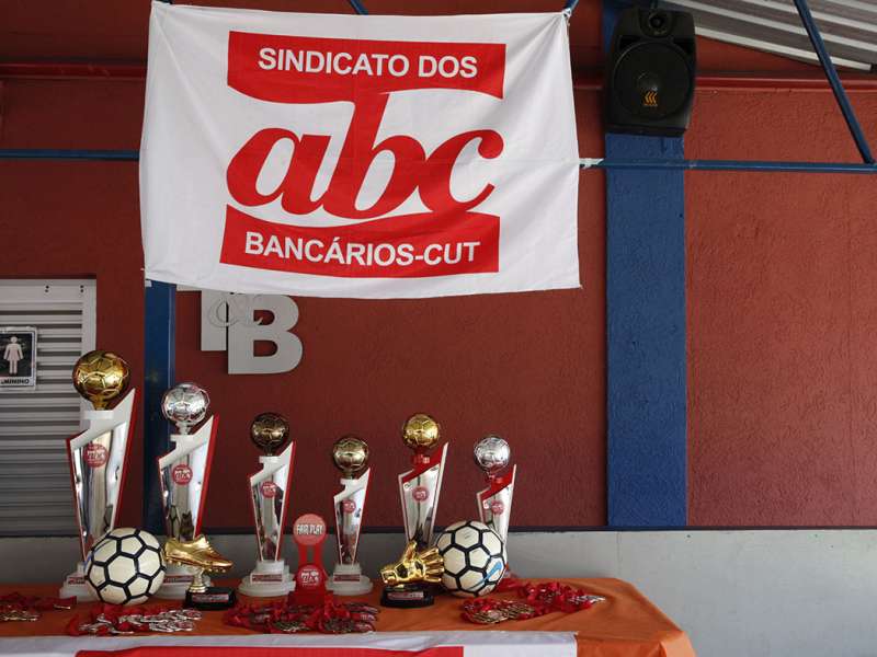 Final do campeonato de Futebol Society dos Bancários do ABC realizado no Top Spin & Big Ball. Avenida  Piraporinha, 414 - Planalto - São Bernardo/SP. Brasi_28_10_2017. Fotos Dino Santos.