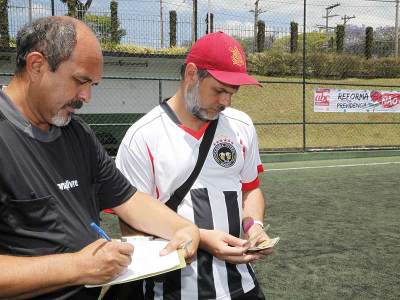 Final do campeonato de Futebol Society dos Bancários do ABC realizado no Top Spin & Big Ball. Avenida  Piraporinha, 414 - Planalto - São Bernardo/SP. Brasi_28_10_2017. Fotos Dino Santos.